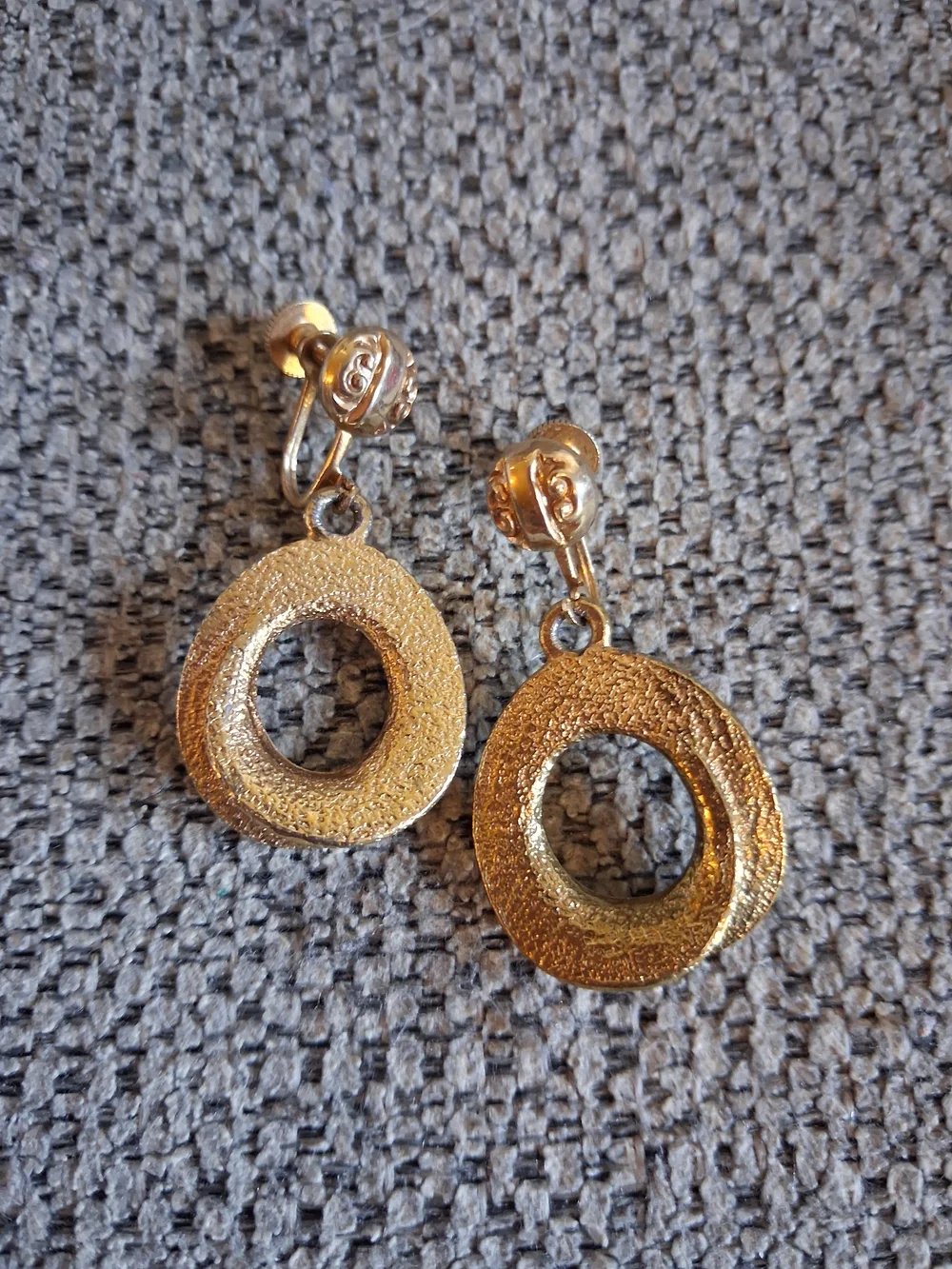 Vintage Gold Textured Open Circle Drop Earrings - Women Jewelry